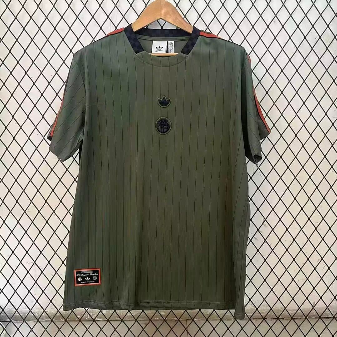 Maillot Rétro Bayern Munich 25-26 - Vue 5