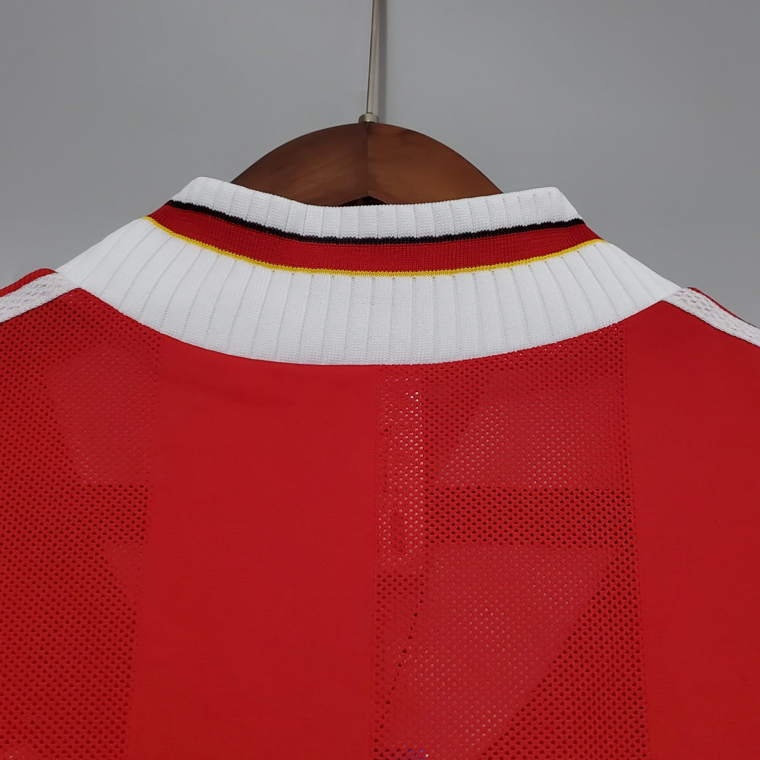 Vue arrière Liverpool Maillot Rétro 19961997