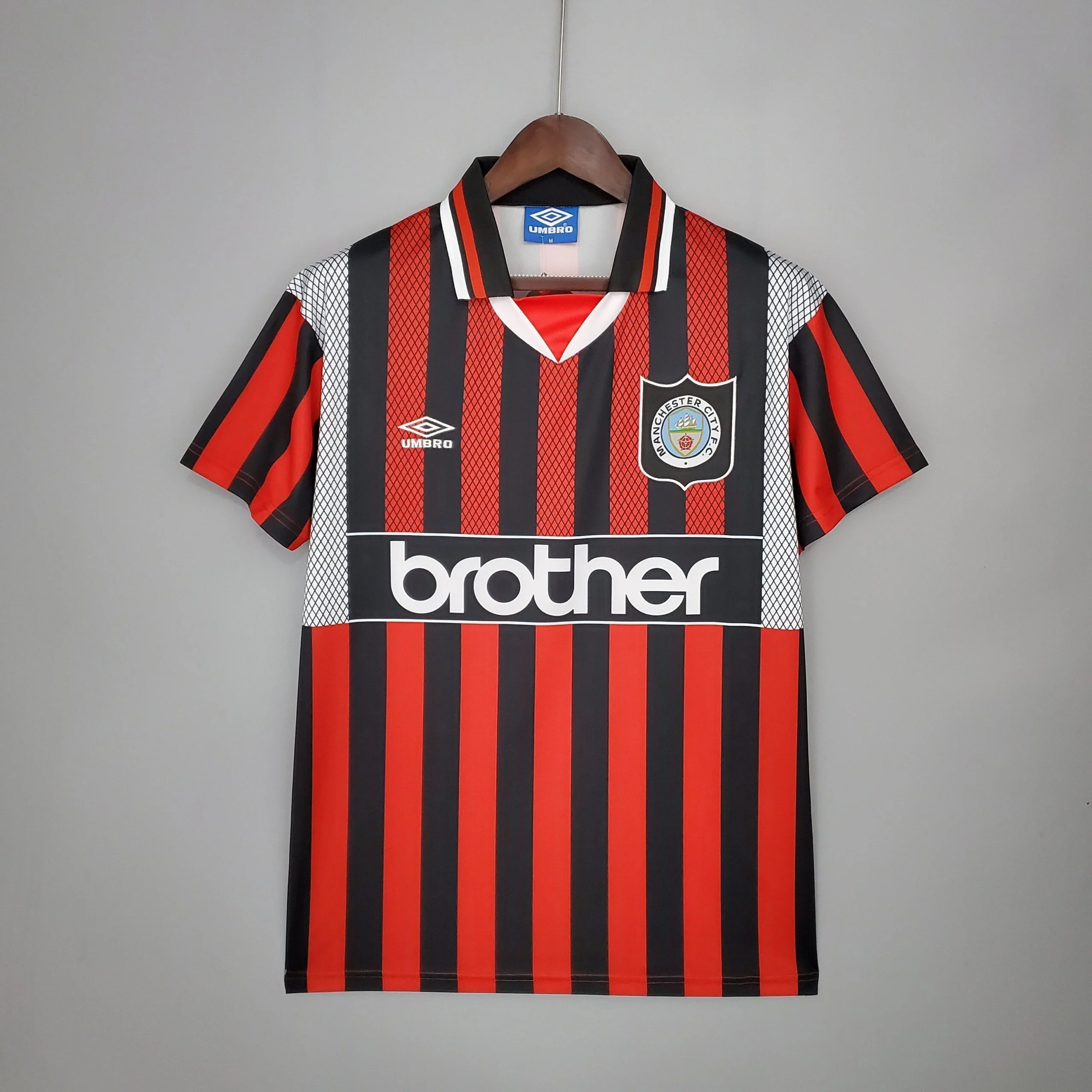 Maillot Manchester City Maillot Rétro 9496 pas cher - Boutique Officielle KIT FOOTBALL