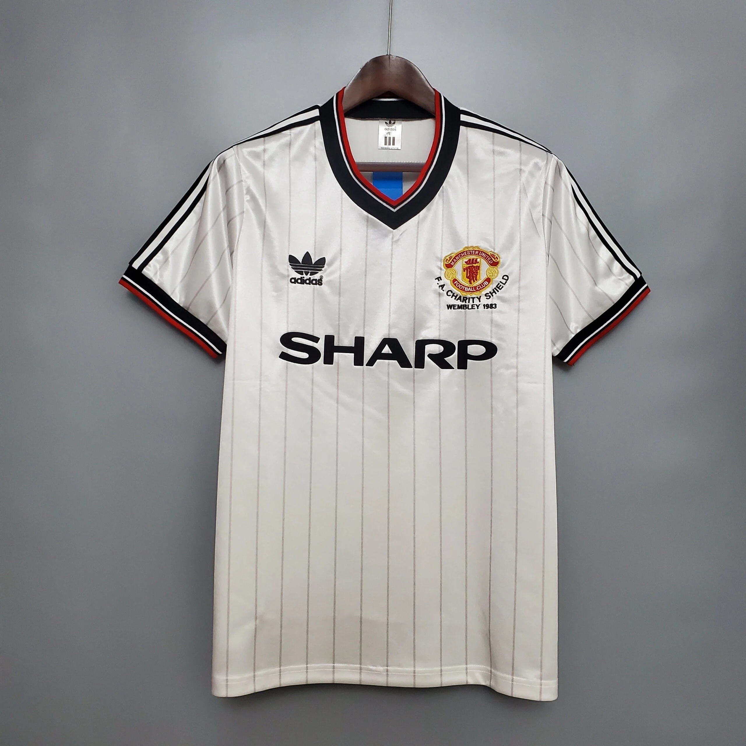 Maillot Manchester United Maillot Rétro 1983 pas cher - Boutique Officielle KIT FOOTBALL